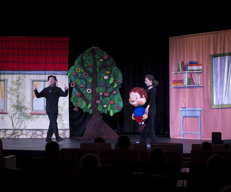DZIEŃ  DZIECKA  Z  TEATREM