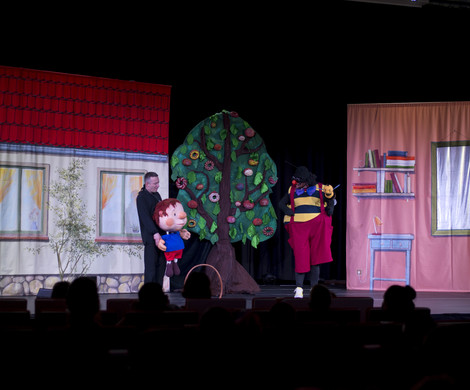 DZIEŃ  DZIECKA  Z  TEATREM