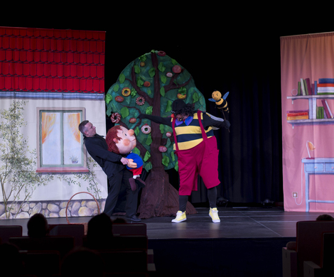 DZIEŃ  DZIECKA  Z  TEATREM
