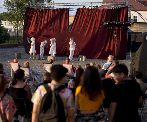 DZIEŃ  DZIECKA  Z  TEATREM