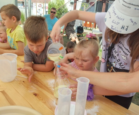 Wakacyjne warsztaty - Dzień 1 - LABORATORIUM CHEMICZNE
