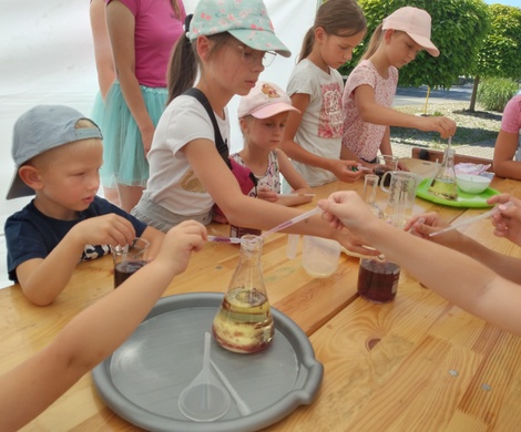 Wakacyjne warsztaty - Dzień 1 - LABORATORIUM CHEMICZNE