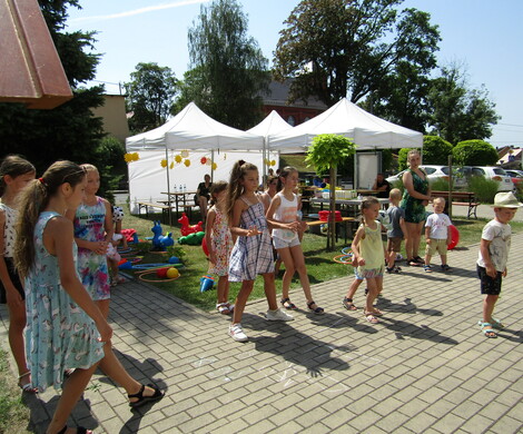 Wakacyjne warsztaty - Dzień 2 - ZAJĘCIA PLASTYCZNO-RUCHOWE