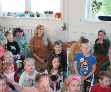 Jesienna lekcja biblioteczna z przedszkolakami