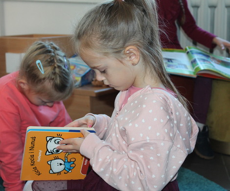 Jesienna lekcja biblioteczna z przedszkolakami