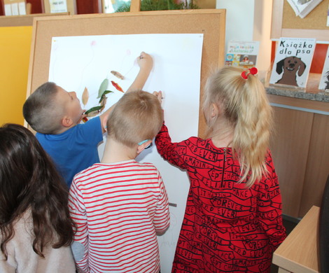 Jesienna lekcja biblioteczna z przedszkolakami