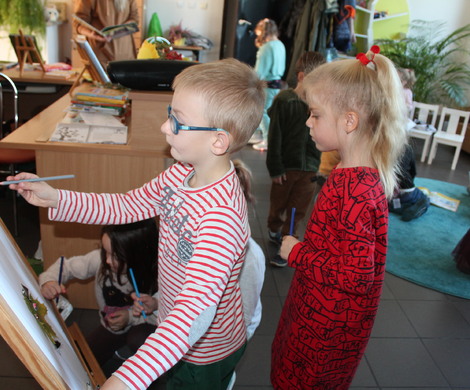 Jesienna lekcja biblioteczna z przedszkolakami