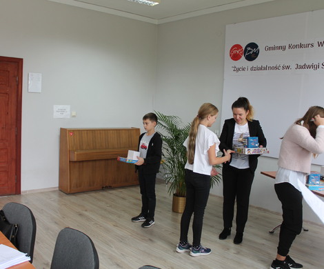 Ogłoszenie laureatów gminnego konkursu wiedzy Życie i działalność świętej Jadwigi Śląskiej