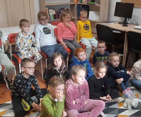 Lekcja biblioteczna w  filii w Gierałtowie