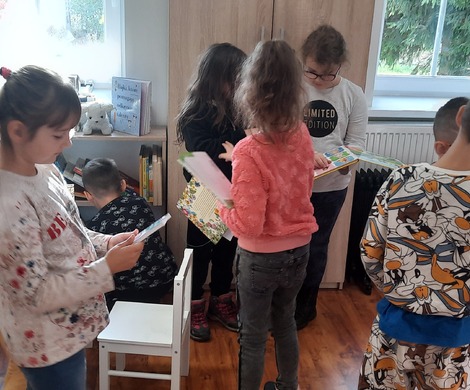 Lekcja biblioteczna w  filii w Gierałtowie