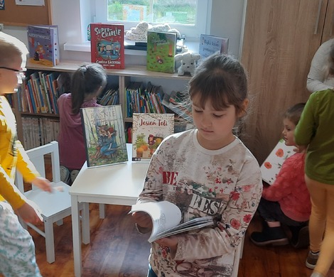 Lekcja biblioteczna w  filii w Gierałtowie