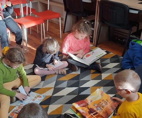 Lekcja biblioteczna w  filii w Gierałtowie