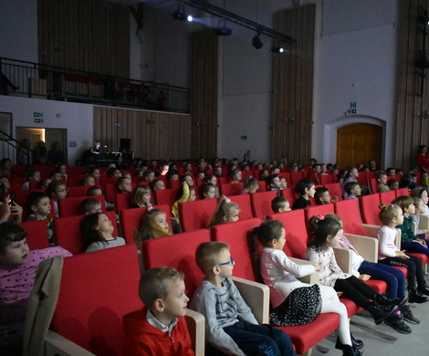 Teatr Katarynka z repertuarem pt:”Bałwanek Tiko i Królowa Fruncja”