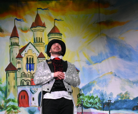 Teatr Katarynka z repertuarem pt:”Bałwanek Tiko i Królowa Fruncja”