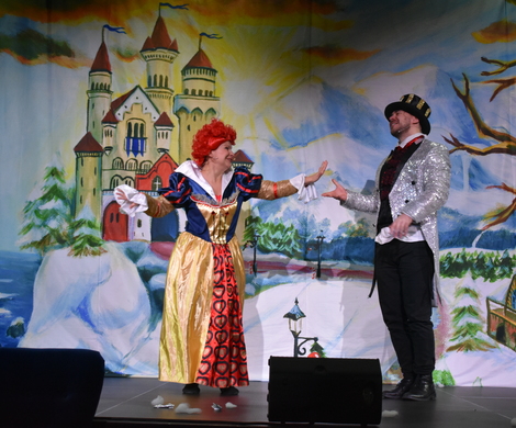 Teatr Katarynka z repertuarem pt:”Bałwanek Tiko i Królowa Fruncja”