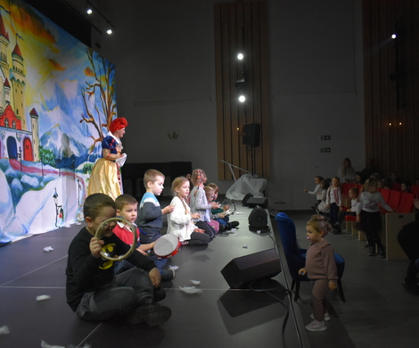 Teatr Katarynka z repertuarem pt:”Bałwanek Tiko i Królowa Fruncja”