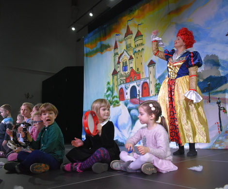 Teatr Katarynka z repertuarem pt:”Bałwanek Tiko i Królowa Fruncja”
