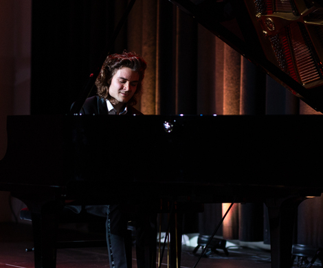 Koncert fortepianowy - Simonas Poška