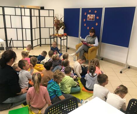Złota Polska Jesień - lekcja biblioteczna z przedszkolakami.