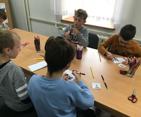 Światowy Dzień Poczty i Znaczka Pocztowego – lekcja biblioteczna w Gościszowie.
