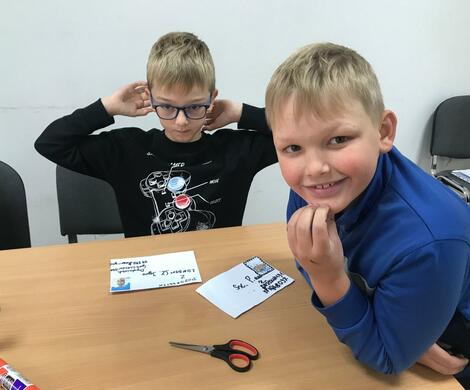 Światowy Dzień Poczty i Znaczka Pocztowego – lekcja biblioteczna w Gościszowie.