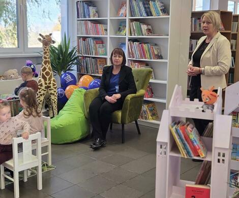 Uroczyste otwarcie Zielonego Kącika Czytelniczego w Bibliotece Miejskiej w Nowogrodźcu.