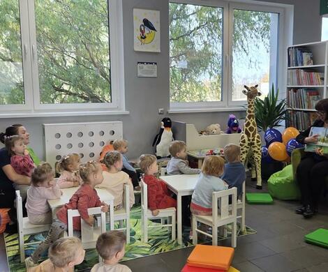 Uroczyste otwarcie Zielonego Kącika Czytelniczego w Bibliotece Miejskiej w Nowogrodźcu.