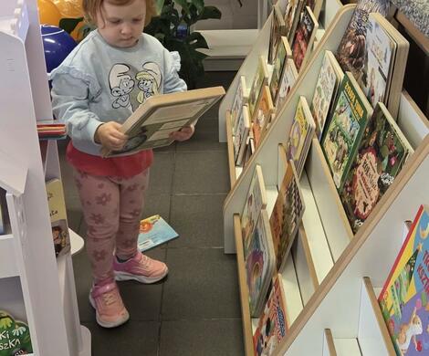 Uroczyste otwarcie Zielonego Kącika Czytelniczego w Bibliotece Miejskiej w Nowogrodźcu.