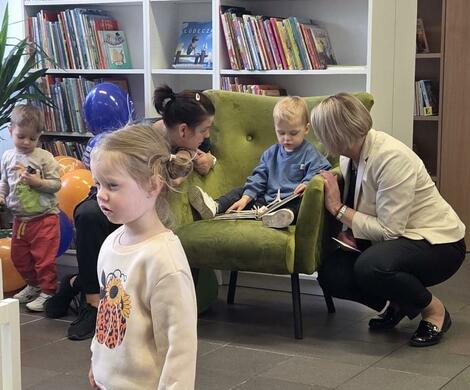 Uroczyste otwarcie Zielonego Kącika Czytelniczego w Bibliotece Miejskiej w Nowogrodźcu.