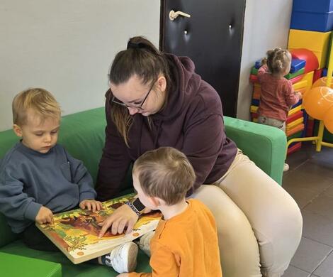 Uroczyste otwarcie Zielonego Kącika Czytelniczego w Bibliotece Miejskiej w Nowogrodźcu.