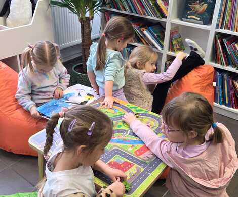 ,,Bezpieczne Ferie Zimowe” - lekcja biblioteczna dla Przedszokolaków.