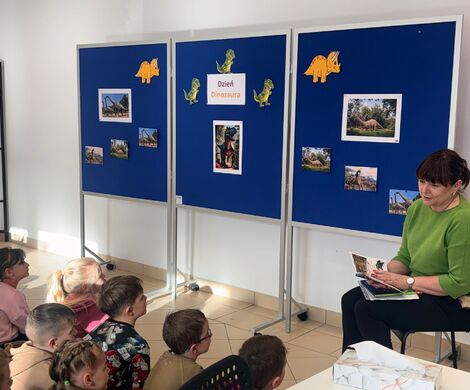 Dzień Dinozaura w bibliotece w Nowogrodźcu.