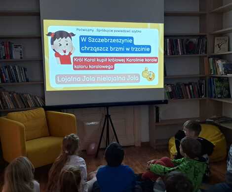 Międzynarodowy Dzień Języka Ojczystego - lekcja biblioteczna w filii Gierałtów.
