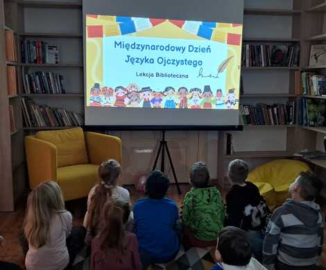Międzynarodowy Dzień Języka Ojczystego - lekcja biblioteczna w filii Gierałtów.