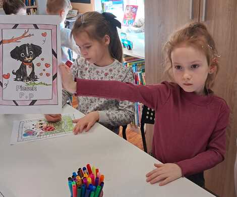 Międzynarodowy Dzień Języka Ojczystego - lekcja biblioteczna w filii Gierałtów.