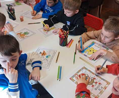 Międzynarodowy Dzień Języka Ojczystego - lekcja biblioteczna w filii Gierałtów.