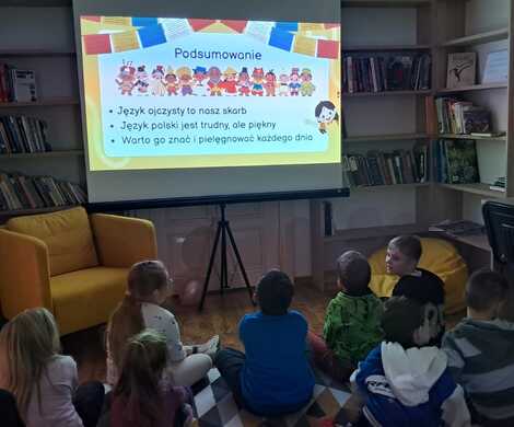 Międzynarodowy Dzień Języka Ojczystego - lekcja biblioteczna w filii Gierałtów.