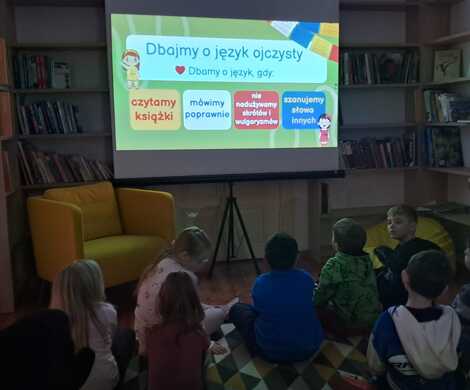 Międzynarodowy Dzień Języka Ojczystego - lekcja biblioteczna w filii Gierałtów.