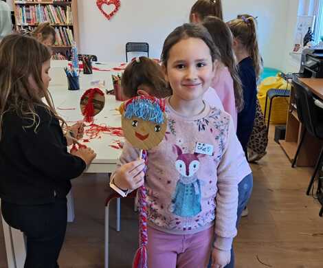 Zajęcia popołudniowe w bibliotece: „Lalki”