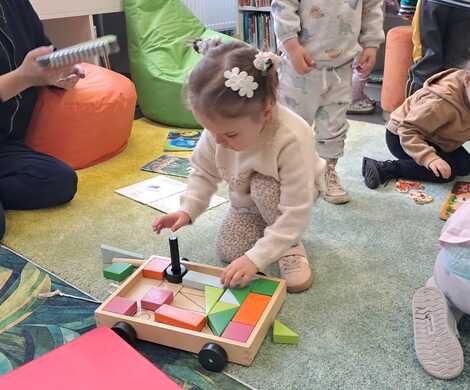Misie Tulisie w Bibliotece.