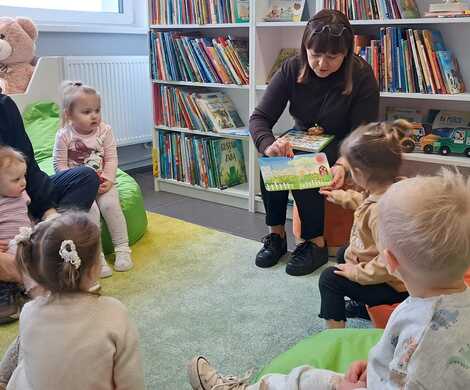 Misie Tulisie w Bibliotece.