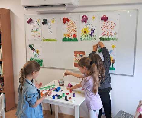 Popołudniowe zajęcia w filiach bibliotecznych w Wykrotach i Gierałtowie. „Wiosenny ogródek”.