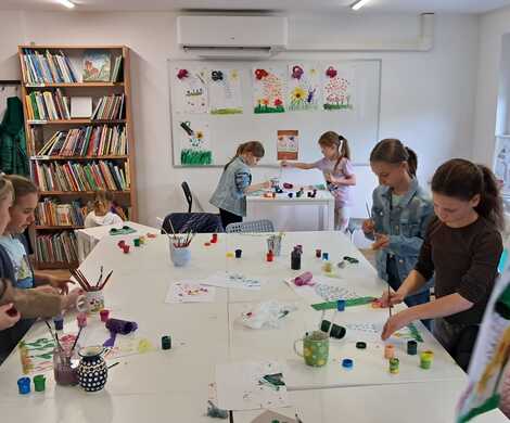 Popołudniowe zajęcia w filiach bibliotecznych w Wykrotach i Gierałtowie. „Wiosenny ogródek”.