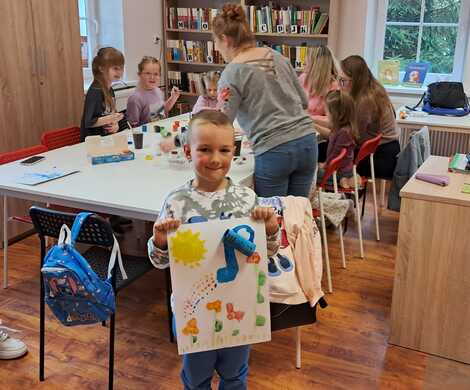 Popołudniowe zajęcia w filiach bibliotecznych w Wykrotach i Gierałtowie. „Wiosenny ogródek”.