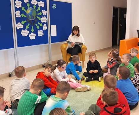 "Dzień Ziemi" w bibliotece miejskiej w Nowogrodźcu.