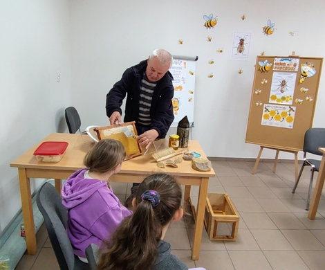 ŚWIATOWY DZIEŃ PSZCZOŁY - filia biblioteczna w Gościszowie