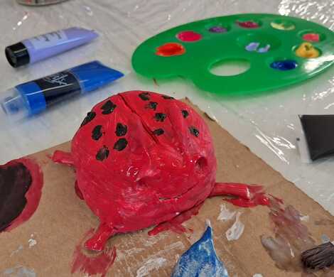 Wakacje z Biblioteką trwają w najlepsze! Slime Lab - stwórz swojego gluta i malowanie gliny.