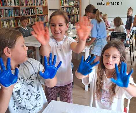 Wakacje z Biblioteką trwają w najlepsze! Slime Lab - stwórz swojego gluta i malowanie gliny.