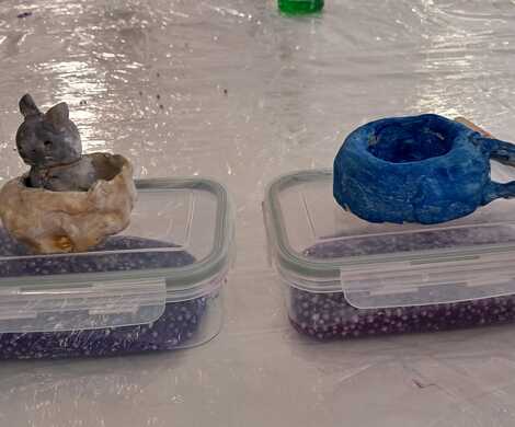 Wakacje z Biblioteką trwają w najlepsze! Slime Lab - stwórz swojego gluta i malowanie gliny.