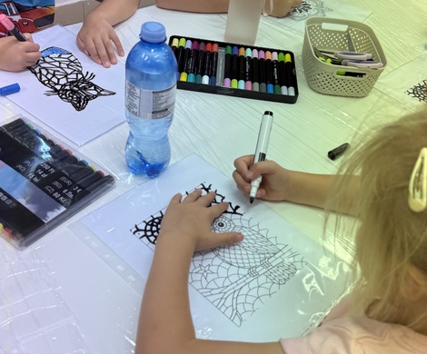 Relacja z zajęć z cyklu "Wakacje z Biblioteką" - Biblioteka Miejska w Nowogrodźcu